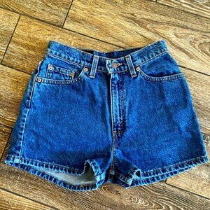 LEVI’S 512 vintage slim fit mom jean short